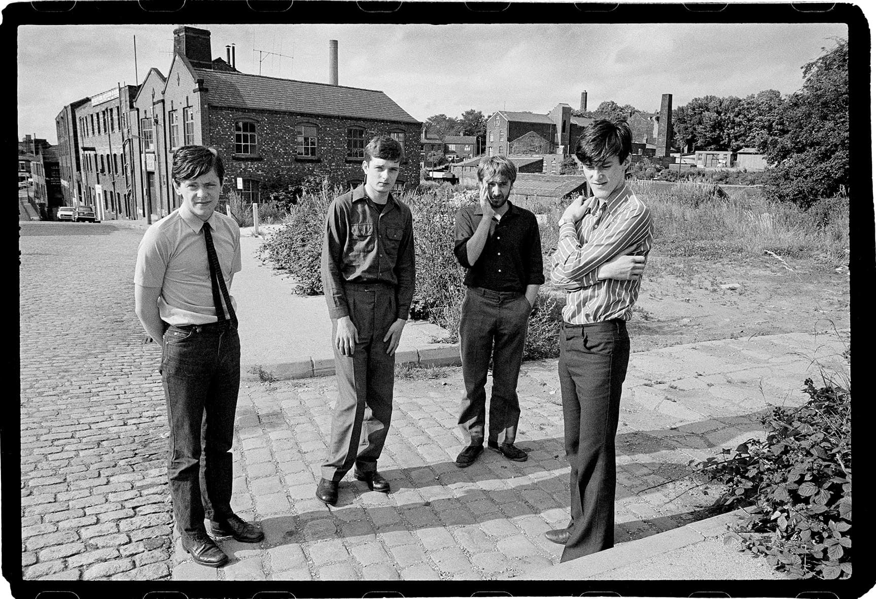 Photos around. Группа Joy Division. Пост-панк Джой дивижн. Joy Division коллектив. Манчестер Joy Division.