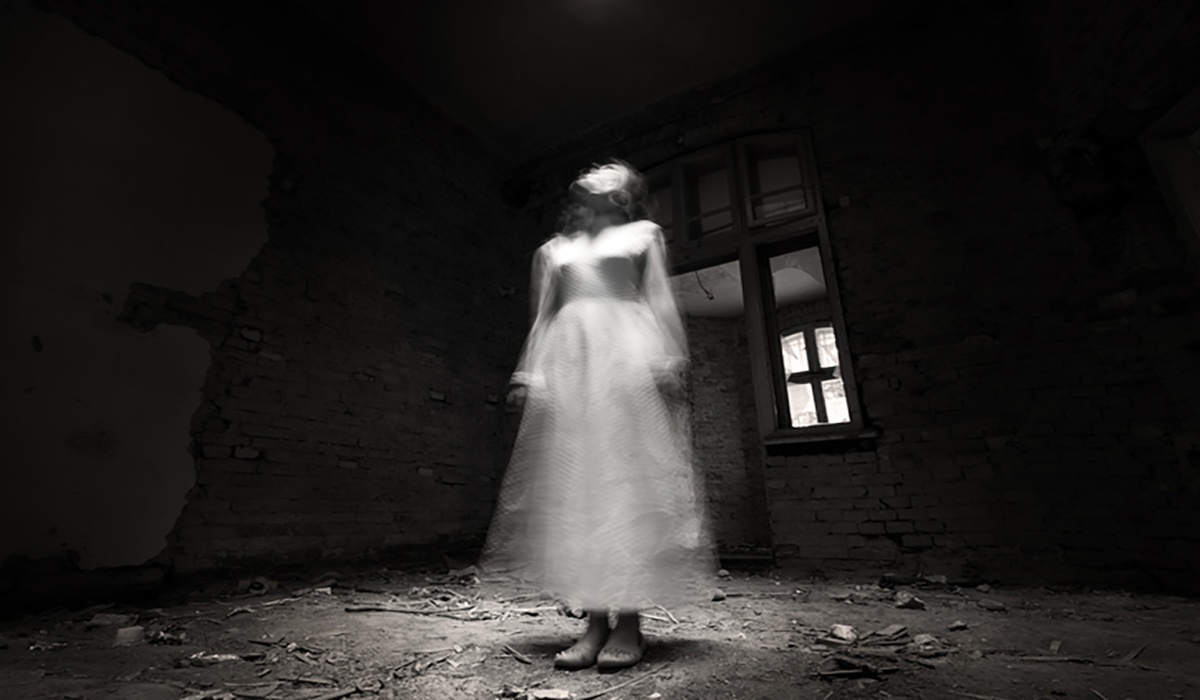 FEN MENOS PARANORMALES QU SON Y QU TIPOS HAY   Ghost Figure In White Dress 