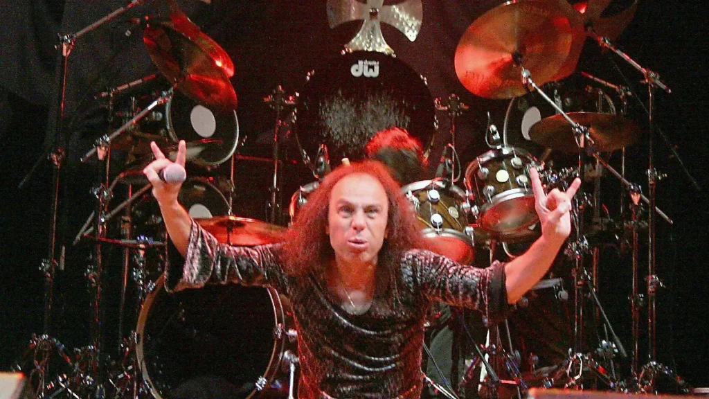 cuernos del heavy metal