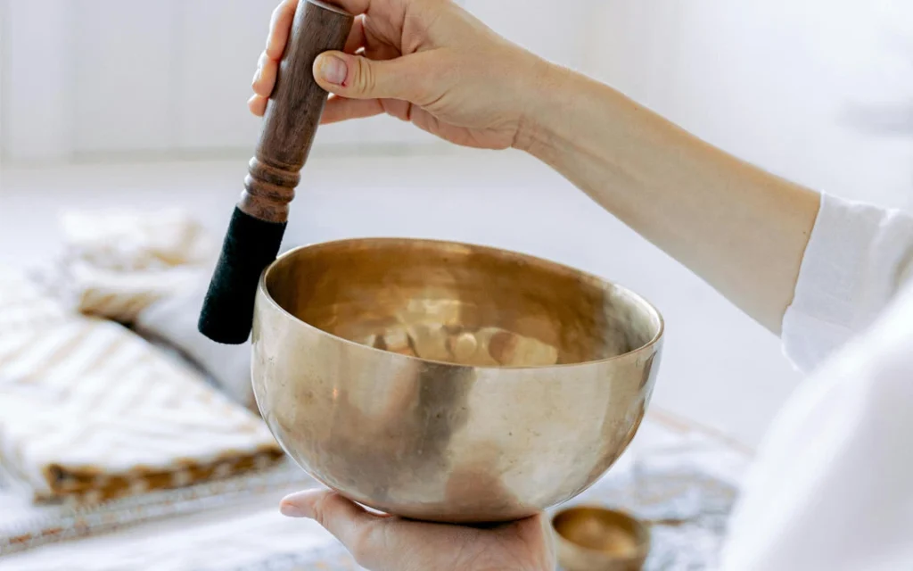 cómo se usan los cuencos tibetanos 